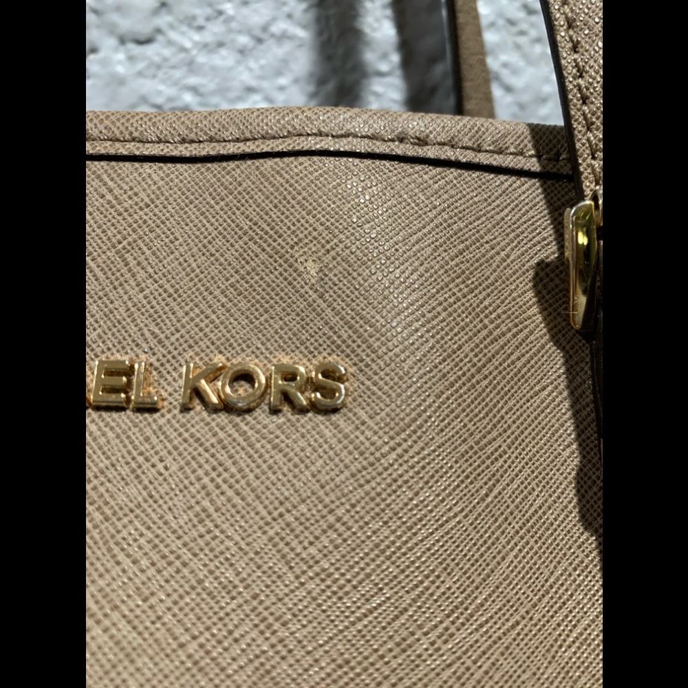 Michael Kors large purse 👜 - Picture 2 of 8